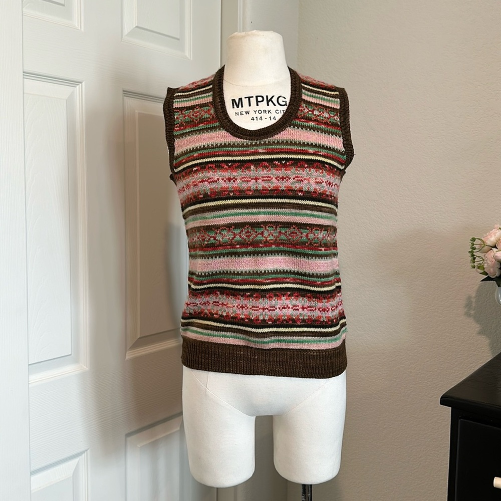 DKNY 100% wool sweater vest